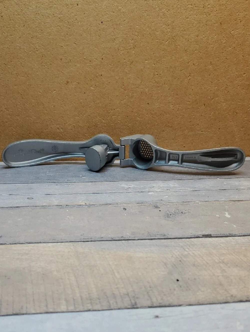 Pampered Chef Garlic Press C11